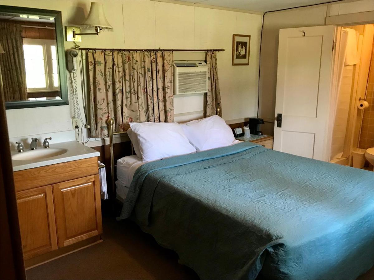 Chamber Lane Motel Round Lake Экстерьер фото