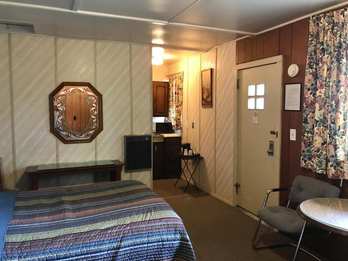 Chamber Lane Motel Round Lake Экстерьер фото
