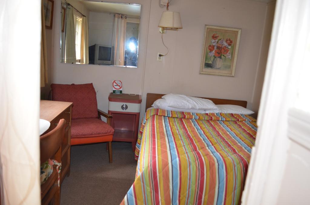 Chamber Lane Motel Round Lake Экстерьер фото