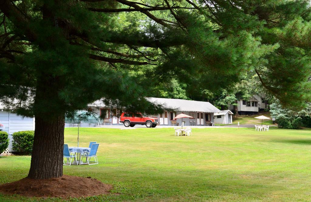 Chamber Lane Motel Round Lake Экстерьер фото
