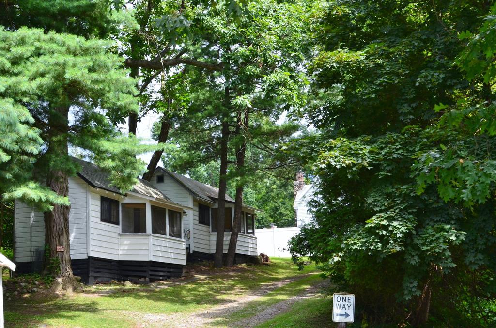 Chamber Lane Motel Round Lake Экстерьер фото