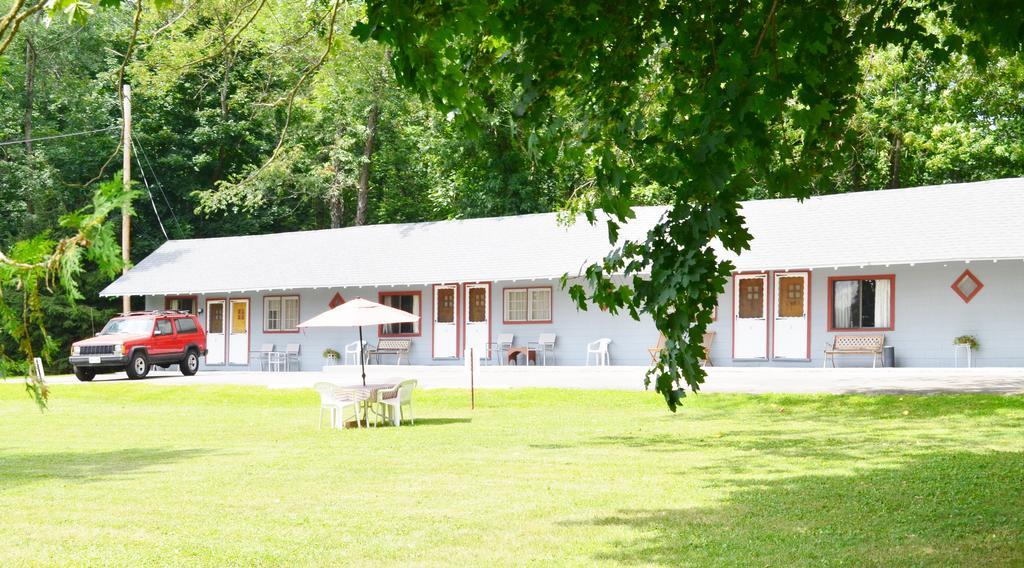 Chamber Lane Motel Round Lake Экстерьер фото