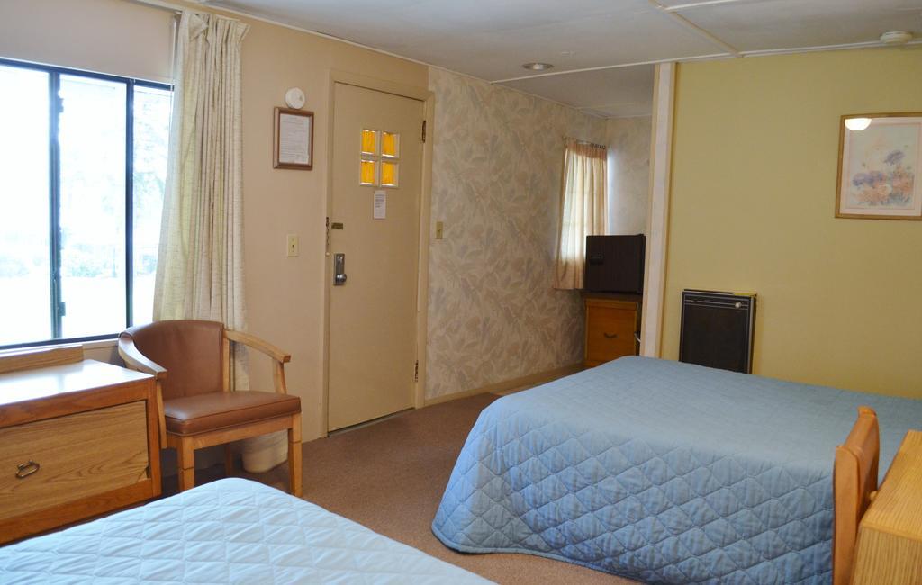 Chamber Lane Motel Round Lake Номер фото