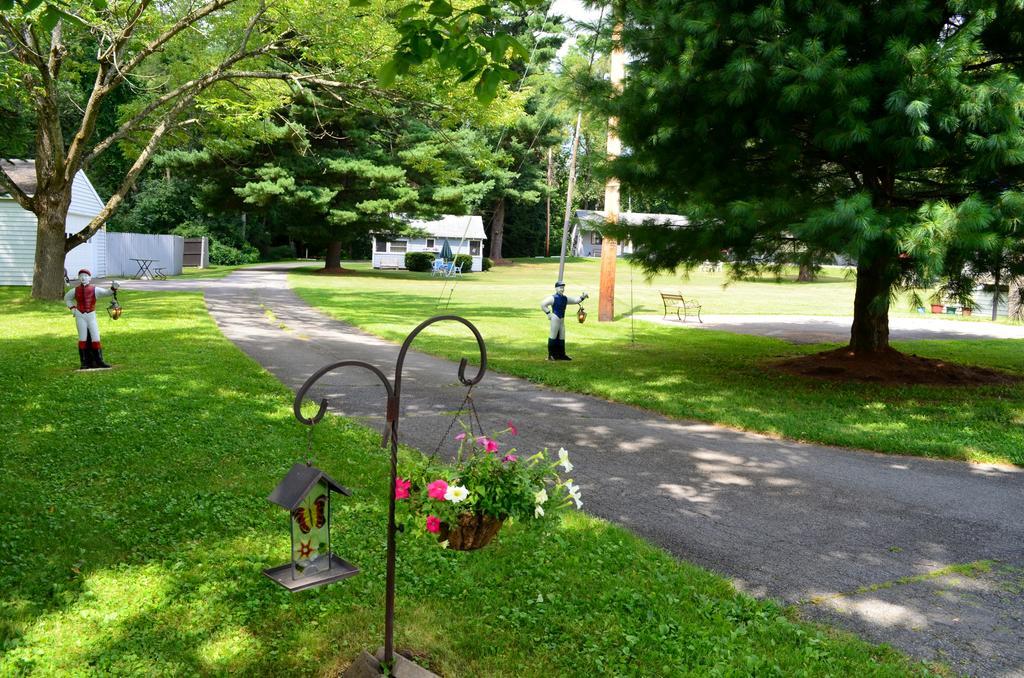Chamber Lane Motel Round Lake Экстерьер фото