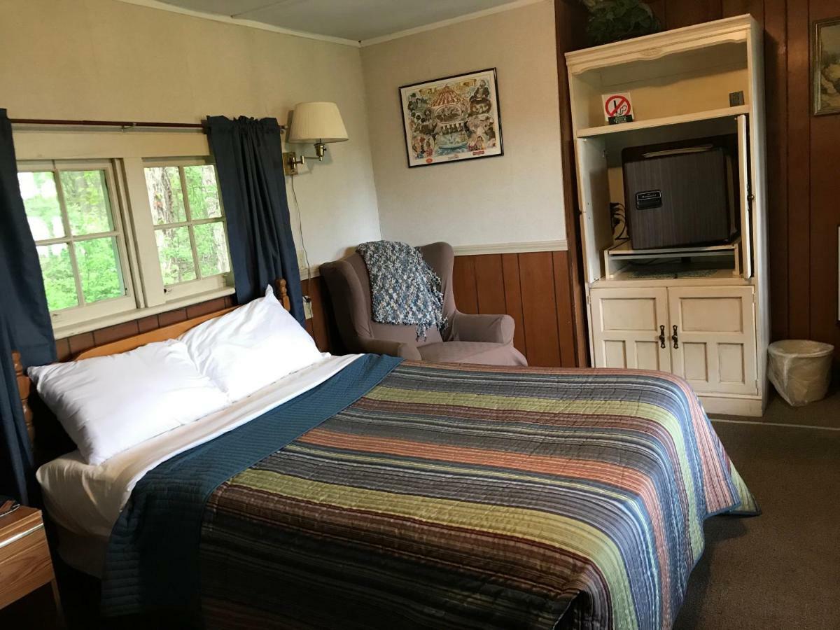 Chamber Lane Motel Round Lake Экстерьер фото